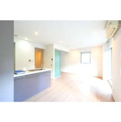 居室・リビング　こちらの居間で趣味の時間をお楽しみください