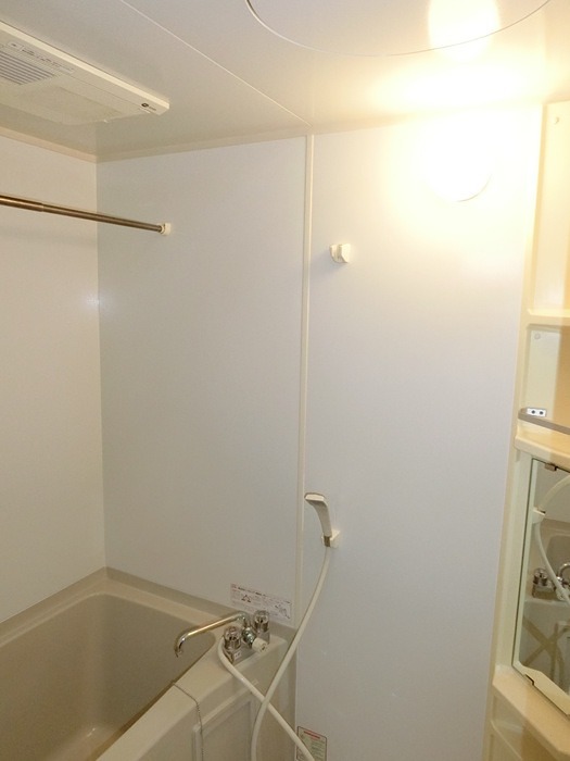 バス・シャワールーム　浴室乾燥機付きです。