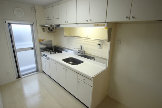 キッチン　※別部屋の写真です