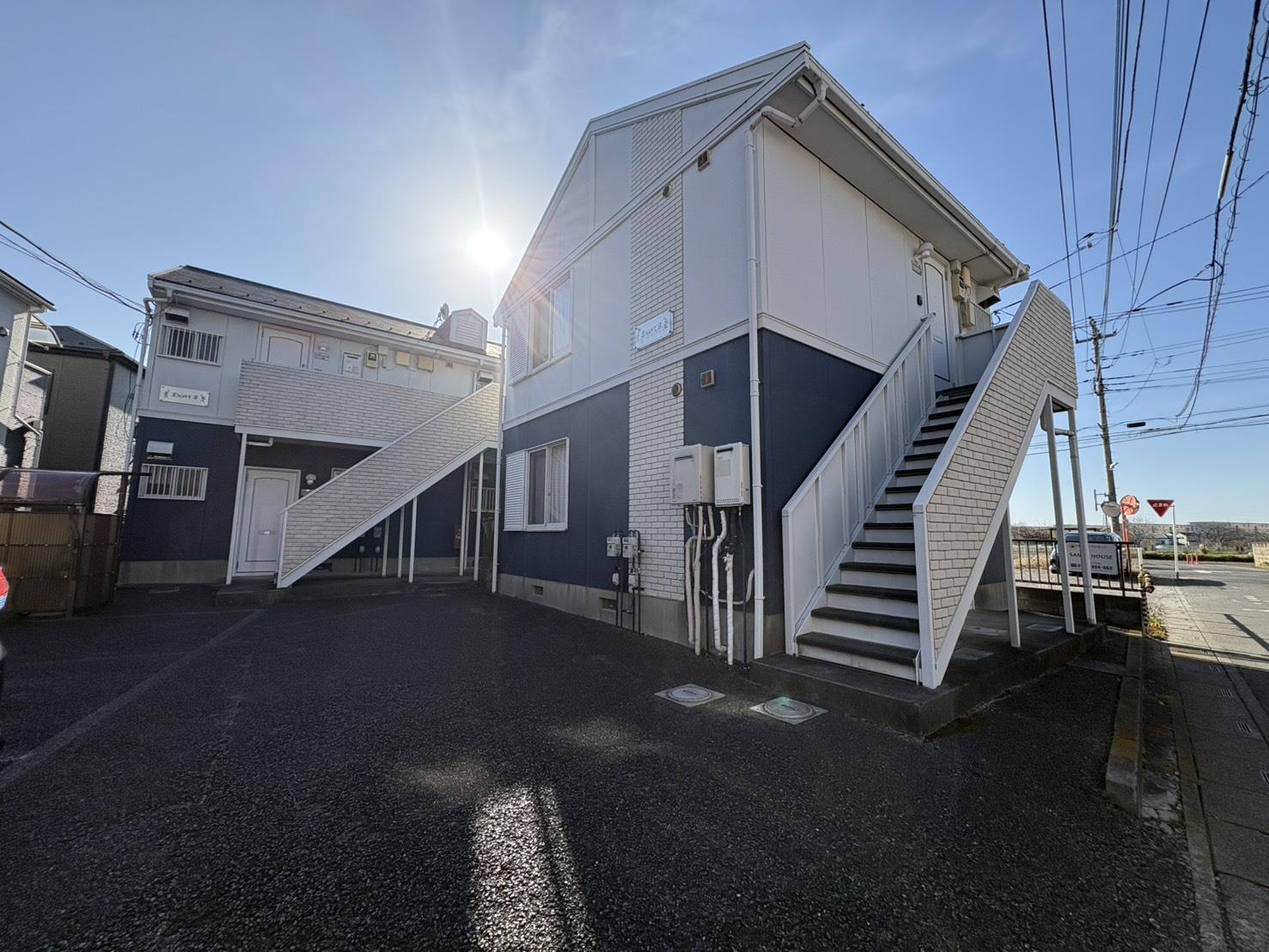 建物外観　手前エスコートA　奥エスコートB