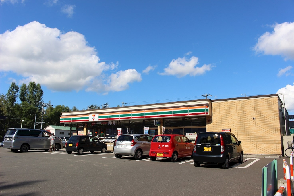 コンビニ　セブンイレブン北見文京町店（コンビニ）まで688m