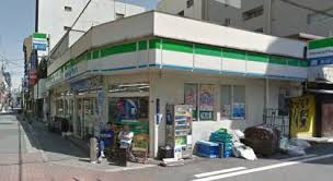コンビニ　ファミリーマート アメリカ村店（コンビニ）まで579m