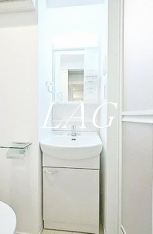 洗面設備　独立洗面台です。