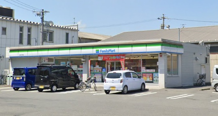 コンビニ　ファミリーマート当知住宅東店（コンビニ）まで327m