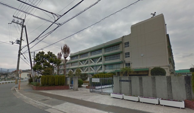 中学校　茨木市立北中学校（中学校）まで469m