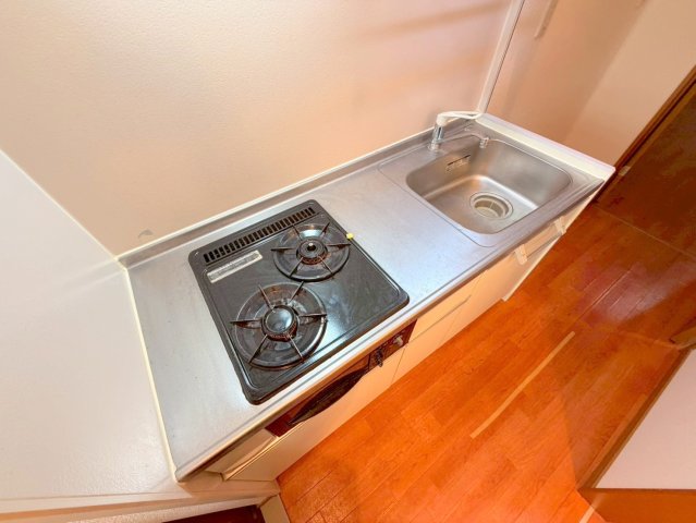 キッチン　スッキリとしたシンプルキッチン。