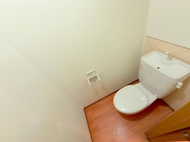 トイレ　清潔感のあるトイレは、誰もがリラックスできる空間です。