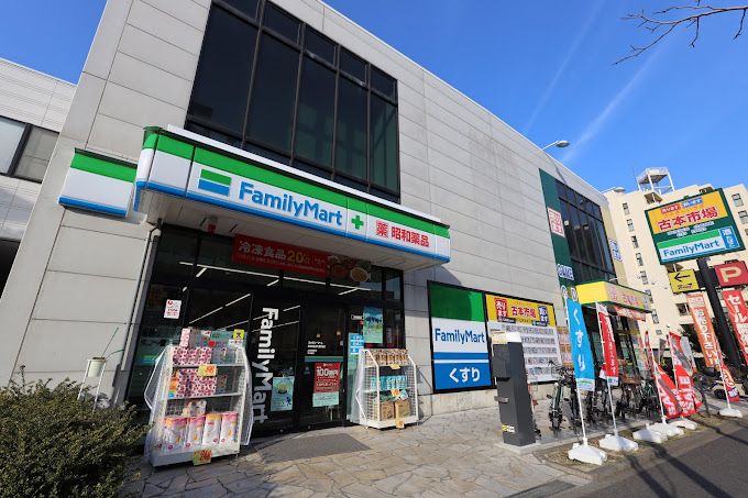 コンビニ　ファミリーマート 昭和薬品西大島駅前店（コンビニ）まで331m