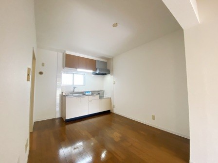 居室・リビング　こちらのリビングで趣味の時間をお楽しみください