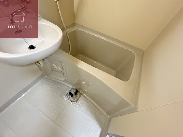 バス・シャワールーム　コンパクトで使いやすいお風呂です