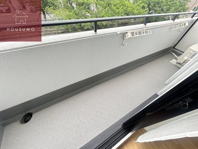 バルコニー　お洗濯にも便利なバルコニー付き