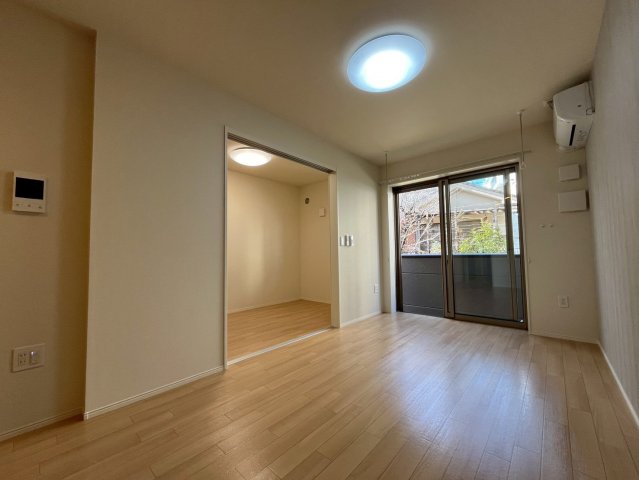 居室・リビング　※建築中の為、実際のお部屋と仕様が異なるケースがございます。