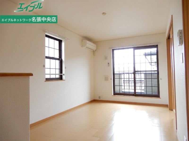 居室・リビング　同物件別室画像