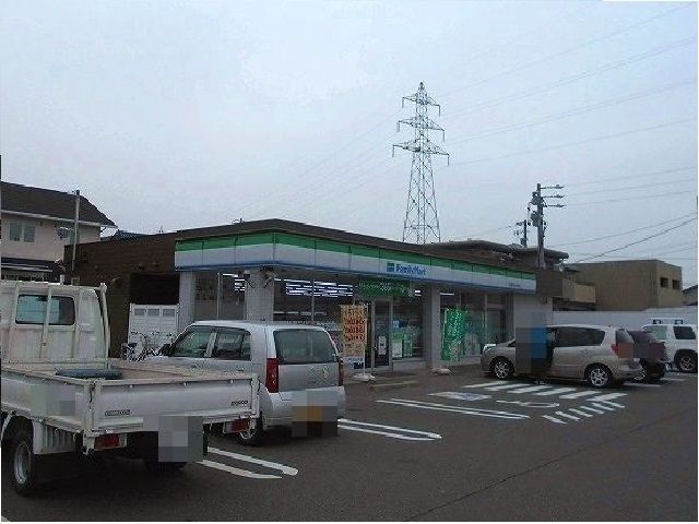 コンビニ　ファミリーマート西改田の上町店（コンビニ）まで400m