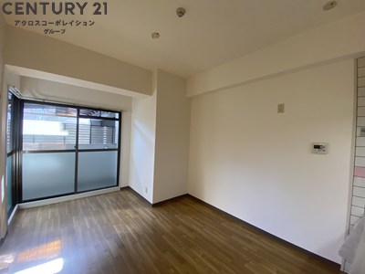 居室・リビング　床色が明るくて綺麗です♪