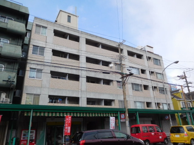 建物外観　タイル張りでお洒落な建物です