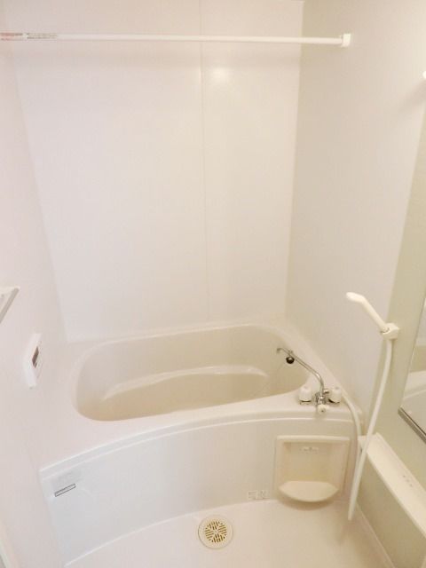 バス・シャワールーム　一日の疲れを癒せるバスルームです