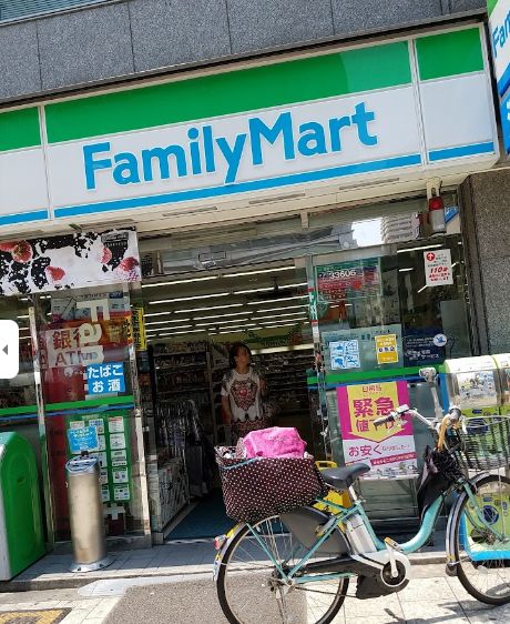 コンビニ　ファミリーマート 島之内中央店（コンビニ）まで297m