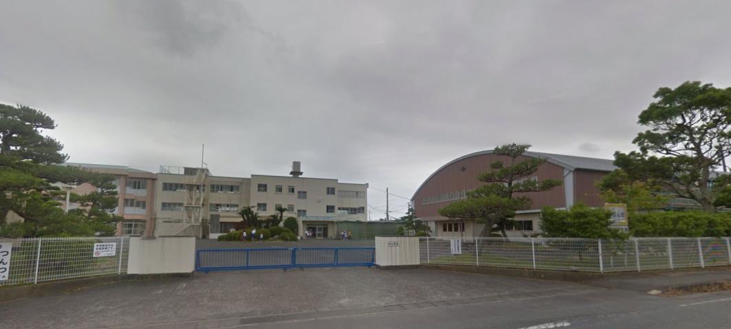 小学校　中小学校（小学校）まで3579m