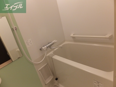 バス・シャワールーム　きれいな浴室