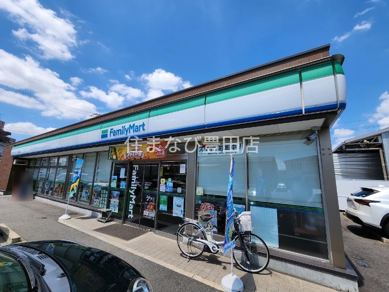 コンビニ　ファミリーマート豊田梅坪町店（コンビニ）まで132m