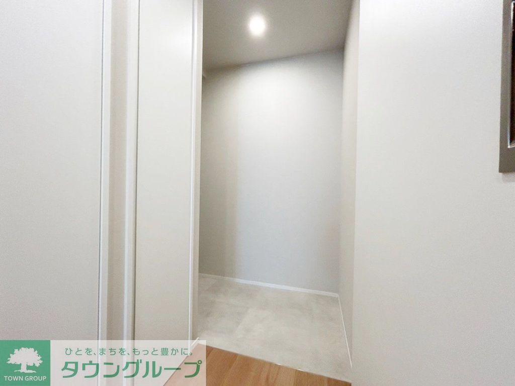 玄関　お部屋探しは株式会社　タウンハウジング　までお気軽にお問合…