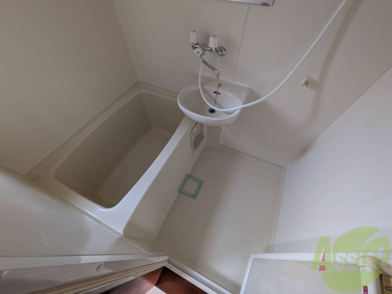 バス・シャワールーム　お風呂は程よい広さでゆっくり浸かりたくなりますね。