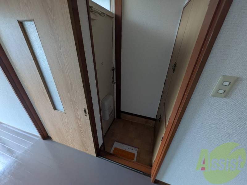 玄関　玄関も収納があって片付けも楽ちんですね。