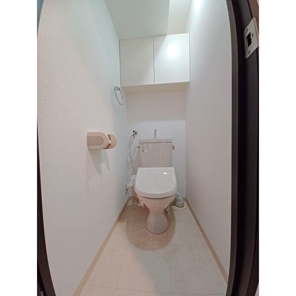 トイレ　※写真は別号室です。