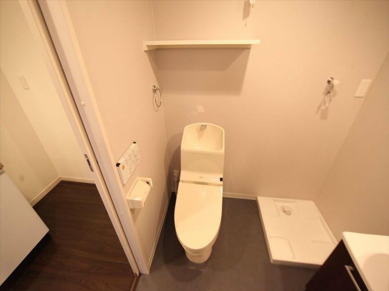 トイレ　温水洗浄暖房便座付トイレ