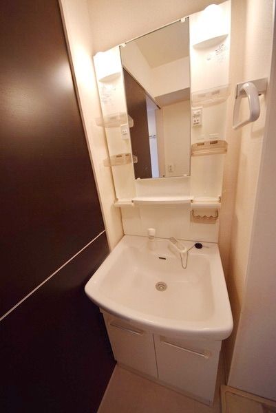 洗面設備　忙しい朝に便利な洗髪洗面化粧台
