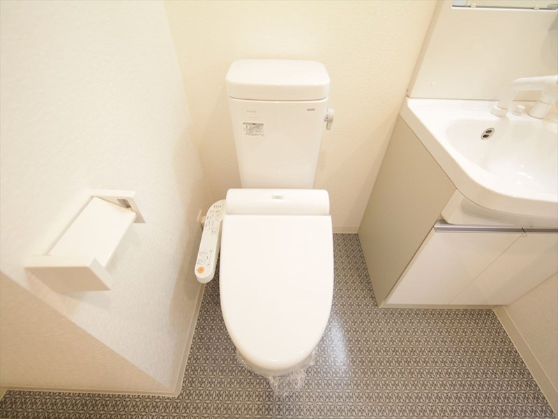 トイレ　温水洗浄暖房便座付トイレ
