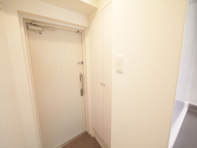 玄関　玄関　シューズボックス付（収納充実してます）