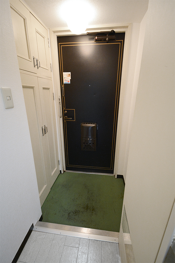 玄関　異なる場合は現況を優先します。