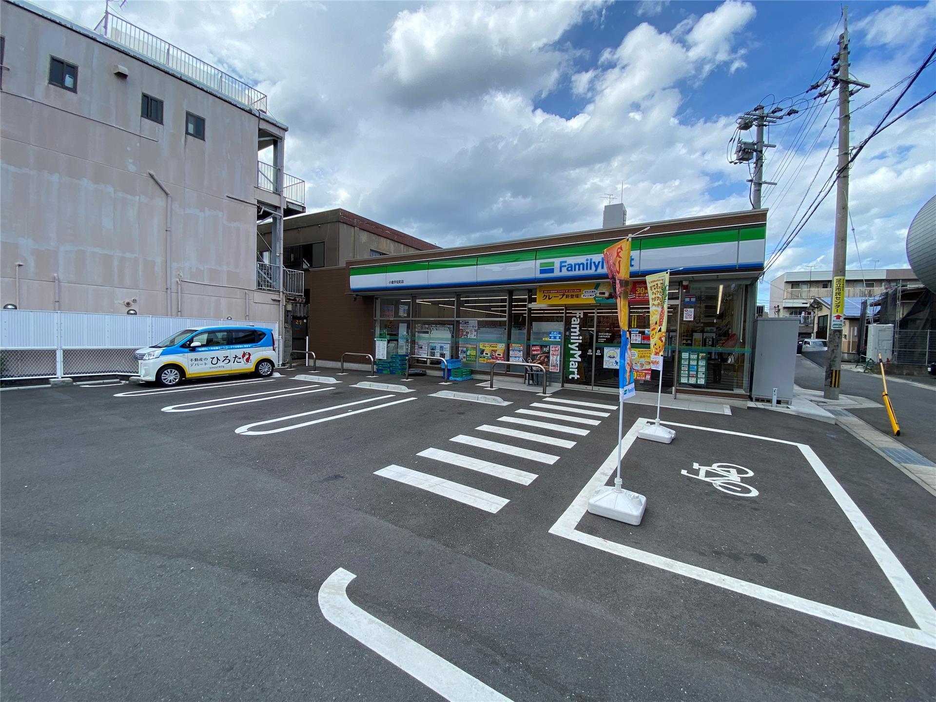 コンビニ　ファミリーマート小倉宇佐町店（コンビニ）まで200m