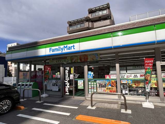 コンビニ　ファミリーマート（コンビニ）まで302m