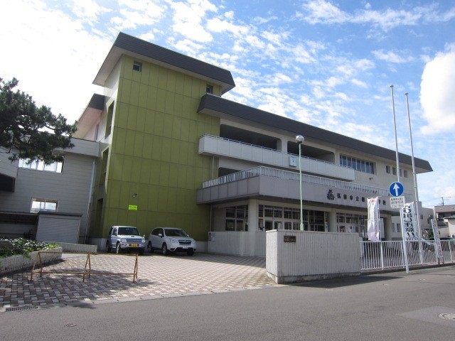 小学校　弘前市立朝陽小学校（小学校）まで741m