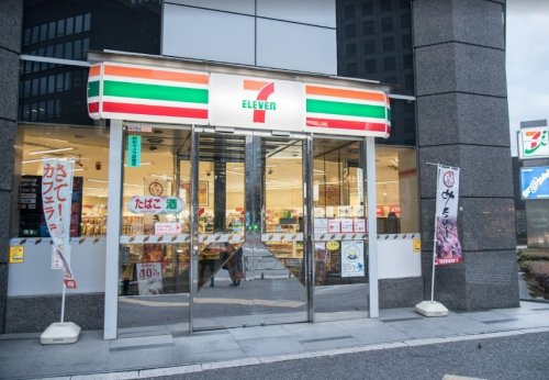 コンビニ　セブンイレブン 虎ノ門5丁目店（コンビニ）まで211m