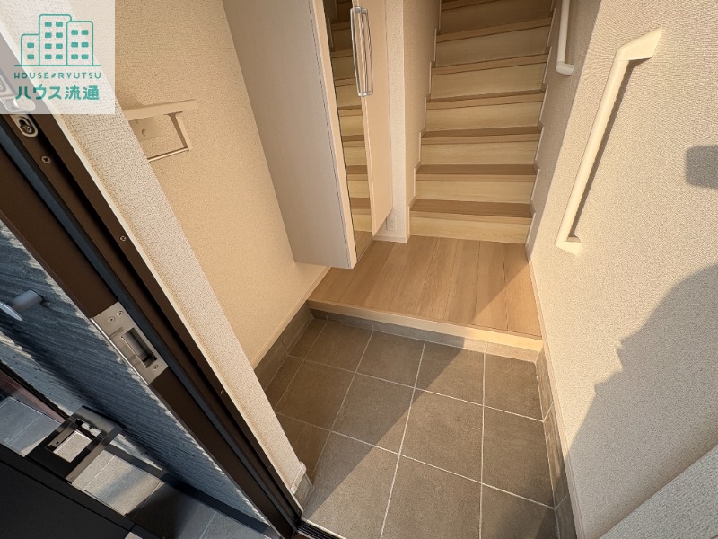 玄関　※反転タイプのお写真です