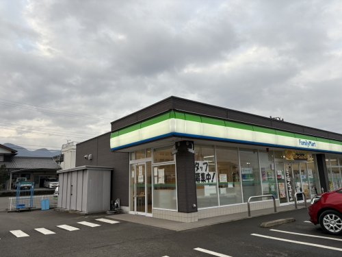 コンビニ　ファミリーマート 西条小松新屋敷店（コンビニ）まで853m
