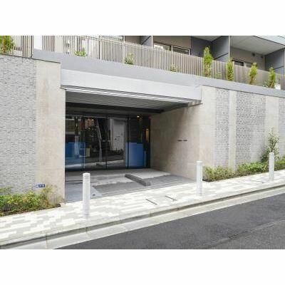 エントランス　落ち着いたエントランスです