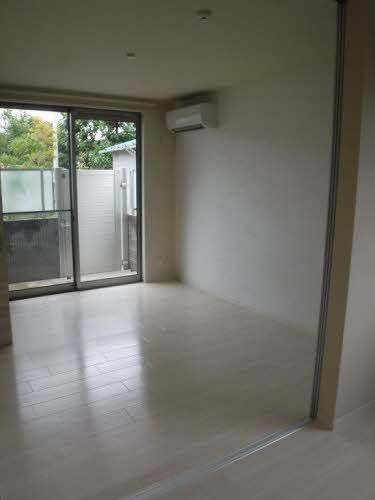 その他部屋・スペース　エアコン設置済の洋室です。