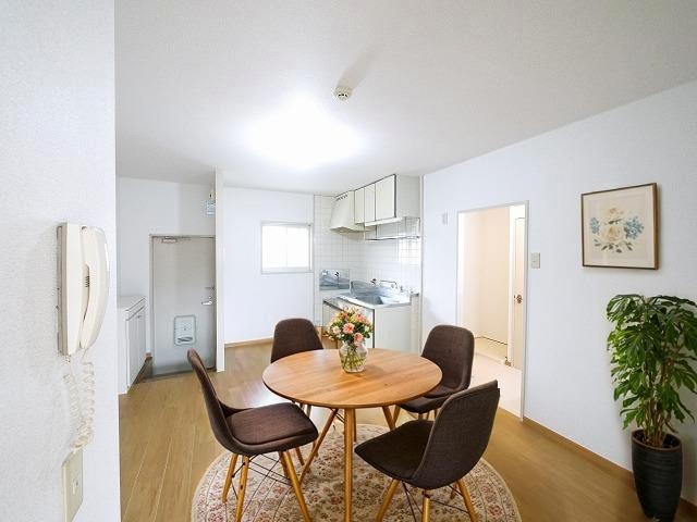 居室・リビング　CGで家具等を配置したもので家具等は含まれません