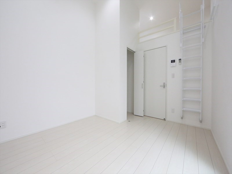 居室・リビング　洋室5.3帖　ロフト5.2帖（寝室にも使えます）同仕様写真