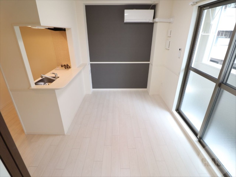 居室・リビング　９．９帖のリビングルーム