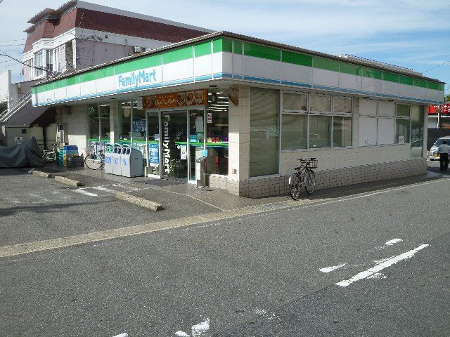 コンビニ　ファミリーマート東郷西白土店（コンビニ）まで792m