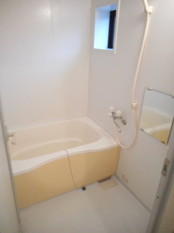 バス・シャワールーム　コンパクトで使いやすいお風呂です