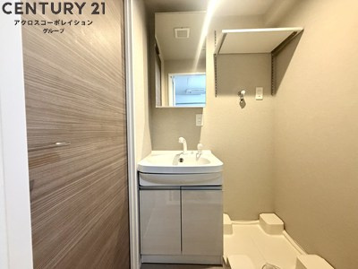 洗面設備　洗面所内に室内洗濯機置場がついてます！