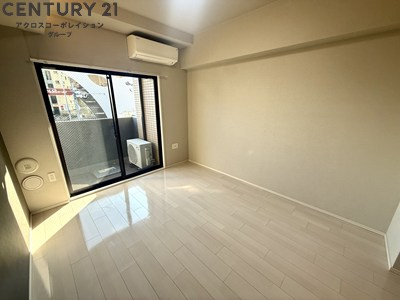 居室・リビング　エアコン付きの洋室です♪