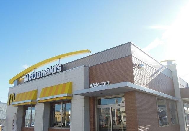 飲食店　マクドナルド４５４八戸西店（飲食店）まで1700m